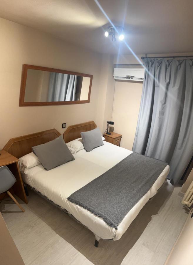 Hostal Arenal Zaragoza Exterior photo