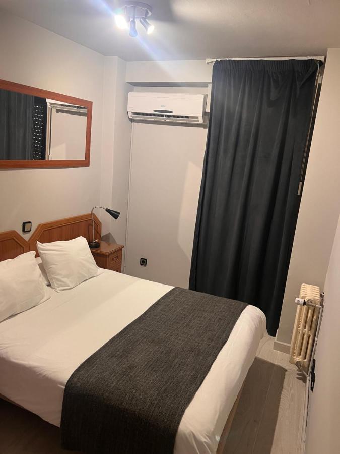 Hostal Arenal Zaragoza Exterior photo