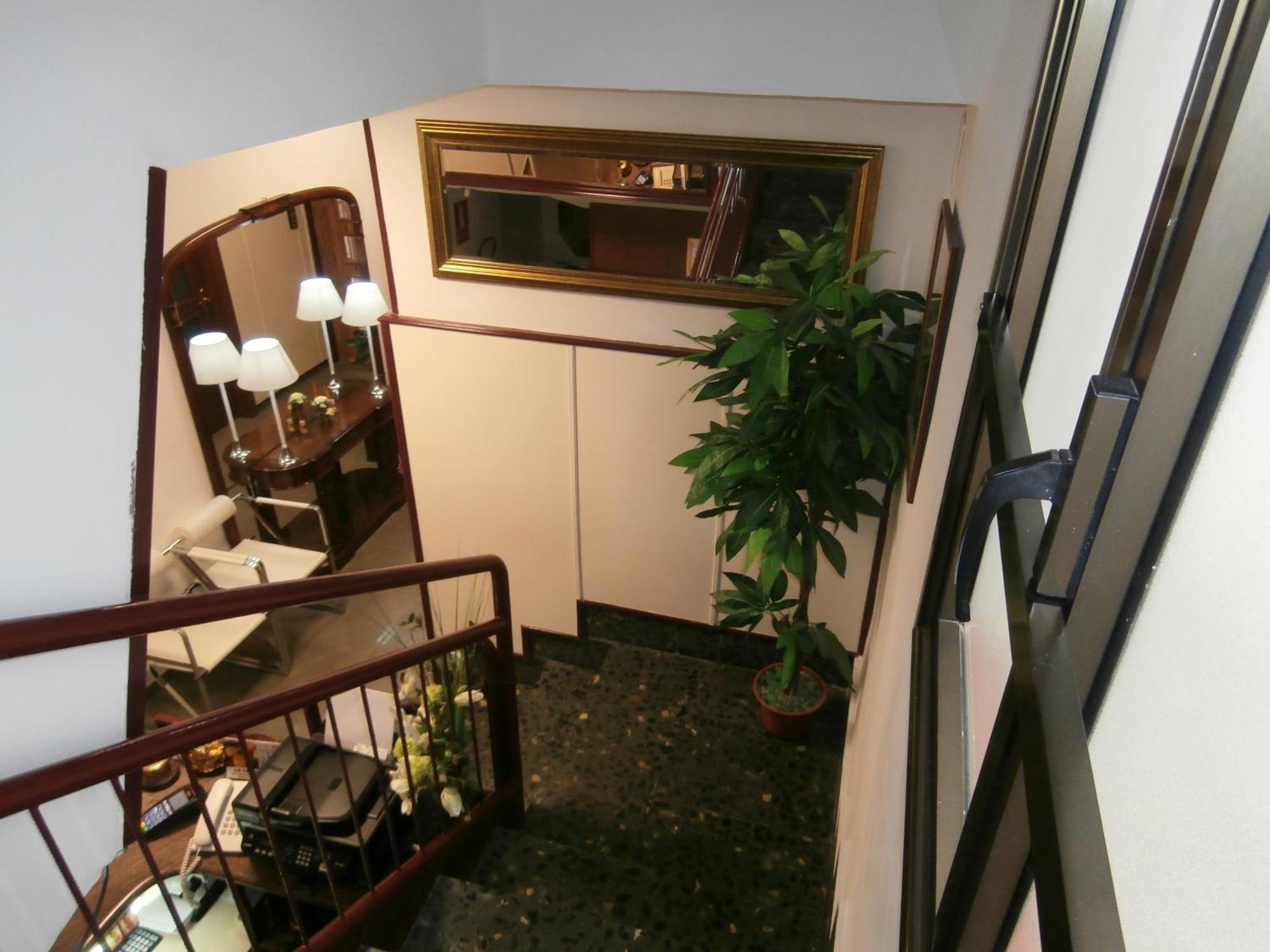 Hostal Arenal Zaragoza Exterior photo