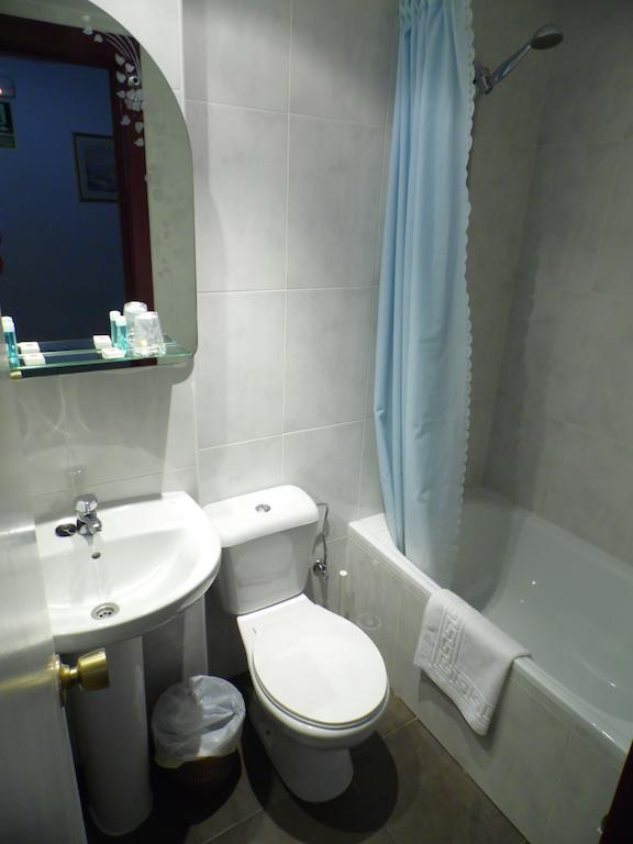 Hostal Arenal Zaragoza Room photo