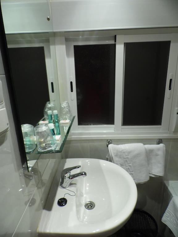 Hostal Arenal Zaragoza Room photo